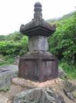 20110520多田満仲の墓s-.jpg